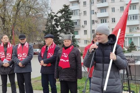 «НЕТ - тарифному и ценовому грабежу! Да - социально-экономическому благополучию людей труда!». Ростовские коммунисты провели митинг против повышения тарифов на услуги ЖКХ
