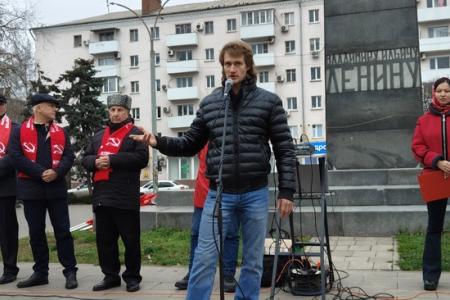 «НЕТ - тарифному и ценовому грабежу! Да - социально-экономическому благополучию людей труда!». Ростовские коммунисты провели митинг против повышения тарифов на услуги ЖКХ