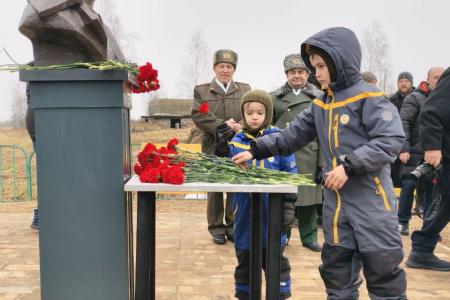 На территории парка истории «Смоленский рубеж» торжественно открыт бюст И.В. Сталина