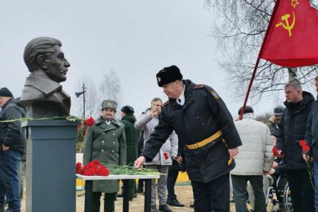 На территории парка истории «Смоленский рубеж» торжественно открыт бюст И.В. Сталина