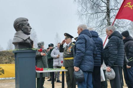 На территории парка истории «Смоленский рубеж» торжественно открыт бюст И.В. Сталина