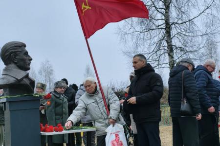 На территории парка истории «Смоленский рубеж» торжественно открыт бюст И.В. Сталина