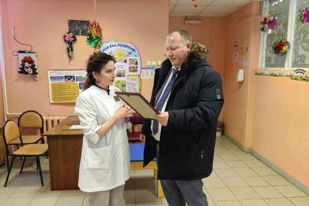 Коммунисты Ивановской области поздравили воспитанников ОПТД «Белочка» с наступающим Новым годом
