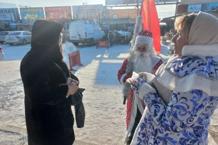 Забайкалье. «Советский» Дед Мороз и Снегурочка поздравили читинцев с наступающими праздниками