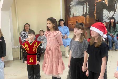 Алтайский крайком КПРФ провел Новогодний утренник для детей