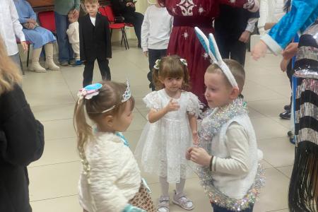 Алтайский крайком КПРФ провел Новогодний утренник для детей