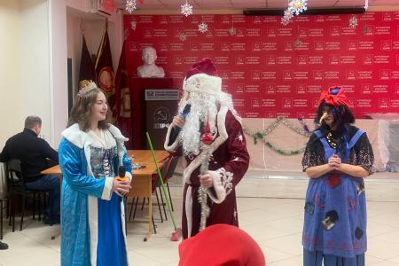Алтайский крайком КПРФ провел Новогодний утренник для детей