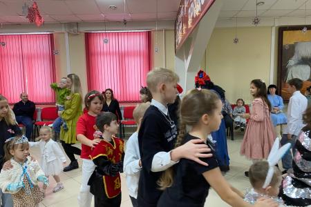 Алтайский крайком КПРФ провел Новогодний утренник для детей