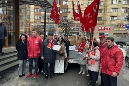Подарки детям Луганска от коммунистов Ставрополья