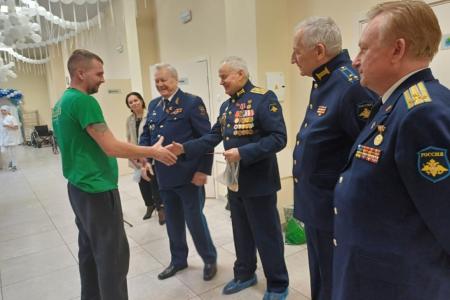 Члены Центрального исполнительного комитета Международного Союза советских офицеров посетили госпиталь имени Бурденко