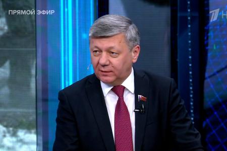Дмитрий Новиков на Первом канале о противоречиях США и ЕС и о том, что давление на левые силы в Европе означает отсутствие демократии