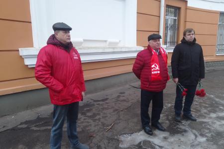 Митинг в Воронеже: Вечная слава великому Сталину!