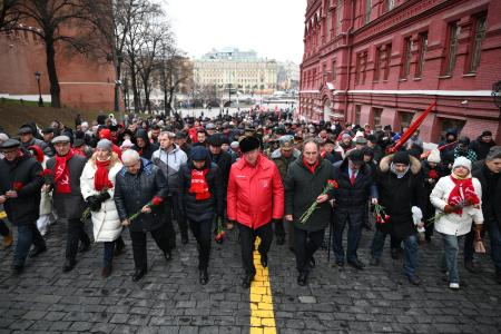 В День рождения И.В. Сталина коммунисты возложили цветы к могиле вождя