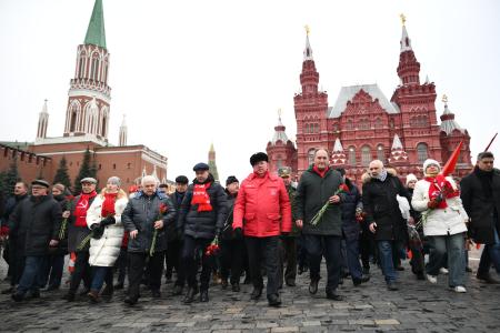 В День рождения И.В. Сталина коммунисты возложили цветы к могиле вождя