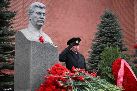 В День рождения И.В. Сталина коммунисты возложили цветы к могиле вождя