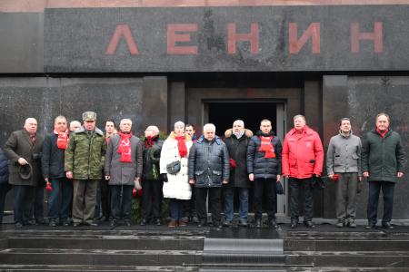 В День рождения И.В. Сталина коммунисты возложили цветы к могиле вождя