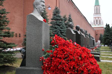 В День рождения И.В. Сталина коммунисты возложили цветы к могиле вождя