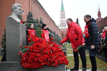 В День рождения И.В. Сталина коммунисты возложили цветы к могиле вождя