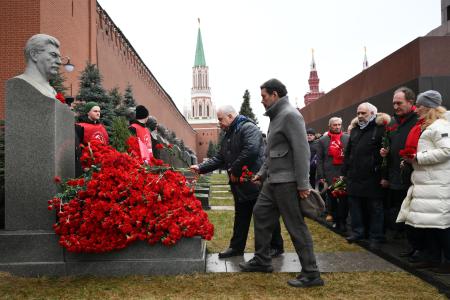 В День рождения И.В. Сталина коммунисты возложили цветы к могиле вождя