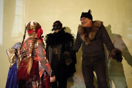 Москва. Новый год в Алтуфьевском районе. Д.А. Парфёнов и Н.Г. Зубрилин поздравили детей с наступающим праздником
