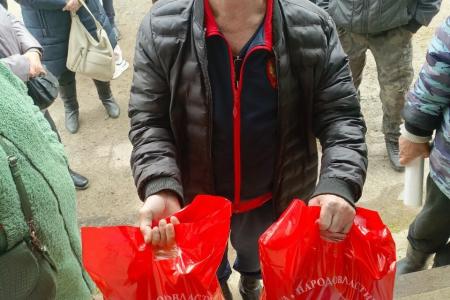 Коммунисты приступили к раздаче гуманитарной помощи в брянском приграничье