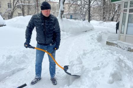 В подмосковном обкоме прошел очередной субботник