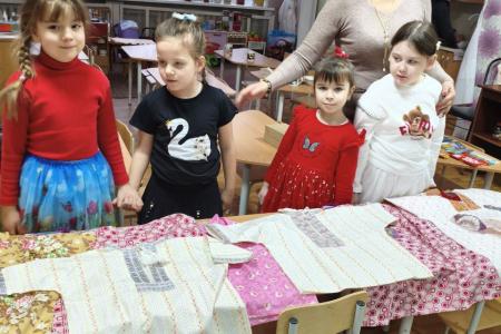 "За потрясающую человечность!". Московские активисты женского движения «Надежда России» получили благодарность из Луганска