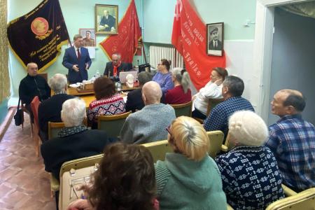 Первый секретарь Челябинского обкома КПРФ Денис Курочкин провел встречу с партактивом и сторонниками партии в городе Снежинск