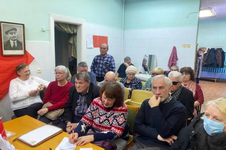 Первый секретарь Челябинского обкома КПРФ Денис Курочкин провел встречу с партактивом и сторонниками партии в городе Снежинск