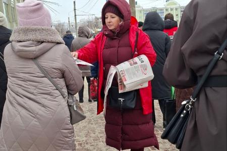 Красные в городе: Саранские коммунисты вынесли вопросы референдума в народ