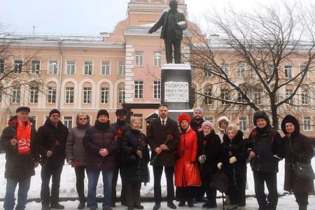 Коммунисты Города трех революций провели акции о В.И. Ленине