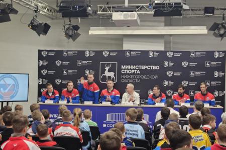 Команда «Нижегородец-КПРФ» встретилась со сборной России по хоккею с мячом