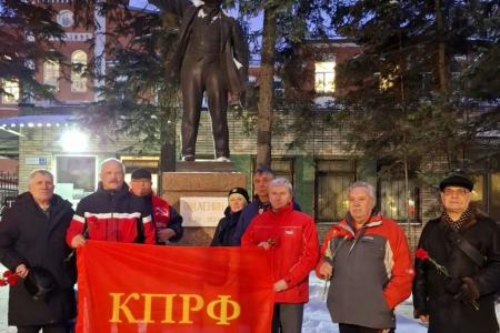 Коммунисты Города трех революций провели акции о В.И. Ленине
