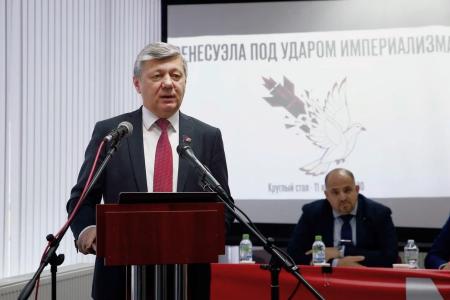 Дмитрий Новиков принял участие в акции солидарности с Венесуэлой