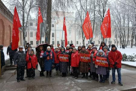 Коммунисты почтили память защитников и освободителей Великого Новгорода