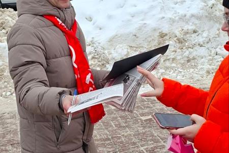 Красные в городе: Саранские коммунисты вынесли вопросы референдума в народ