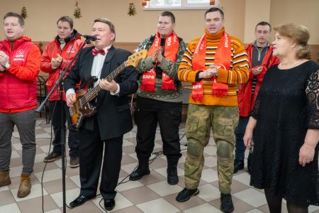 Н.Н. Иванов провел в пункте временного размещения вынужденных переселенцев праздничный концерт «Старые песни о главном»