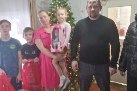 При поддержке депутата Госдумы Сергея Гаврилова воронежские коммунисты поздравили с Новым годом многодетные семьи