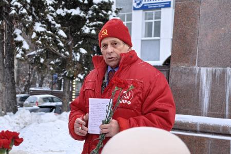 Ивановские коммунисты возложили цветы к памятнику Ленину в 102-ю годовщину его памяти