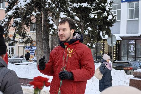 Ивановские коммунисты возложили цветы к памятнику Ленину в 102-ю годовщину его памяти
