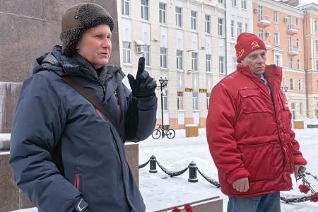 Ивановские коммунисты возложили цветы к памятнику Ленину в 102-ю годовщину его памяти