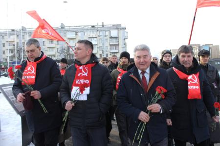 В Луганске почтили память основателя СССР В.И. Ленина