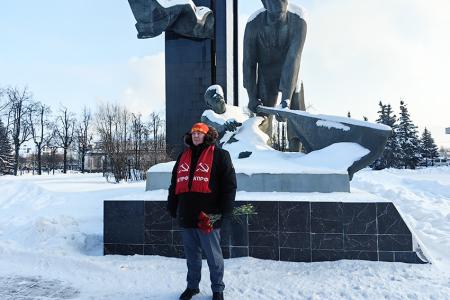 Коммунисты города Иваново возложили цветы в память о событиях 1905 года