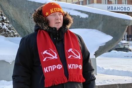 Коммунисты города Иваново возложили цветы в память о событиях 1905 года