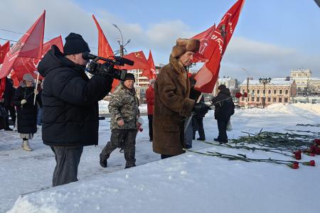 Коммунисты города Иваново возложили цветы в память о событиях 1905 года