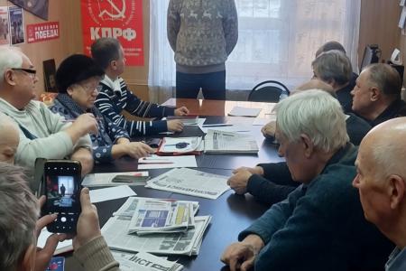 Руководитель фракции КПРФ в Саратовской областной Думе Александр Анидалов провёл встречу с балаковскими коммунистами