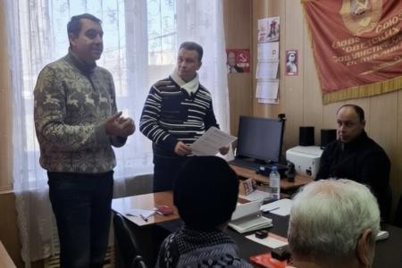Руководитель фракции КПРФ в Саратовской областной Думе Александр Анидалов провёл встречу с балаковскими коммунистами