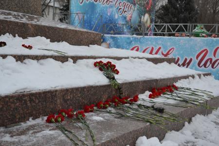В честь 102-й годовщины со дня смерти В.И. Ленина астраханские коммунисты провели возложение цветов