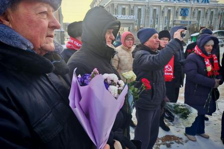 Свердловские коммунисты: "Ленин жив — в сердцах и в борьбе!"