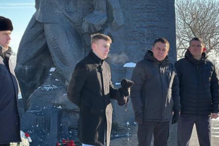 Айрат Гибатдинов в освобожденных регионах почтил память героев Великой Отечественной и встретился с героями СВО